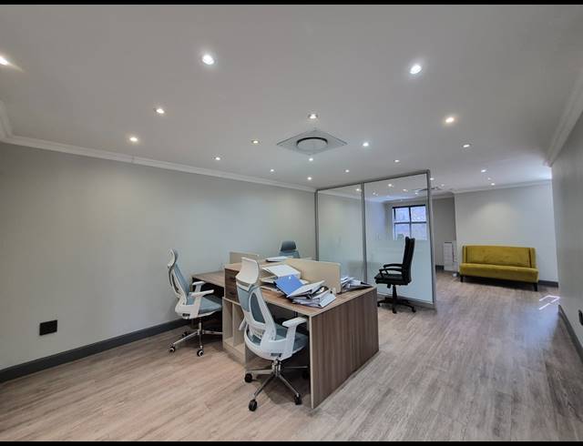 174M² OFFICE TO LET IN DUNKELD WEST